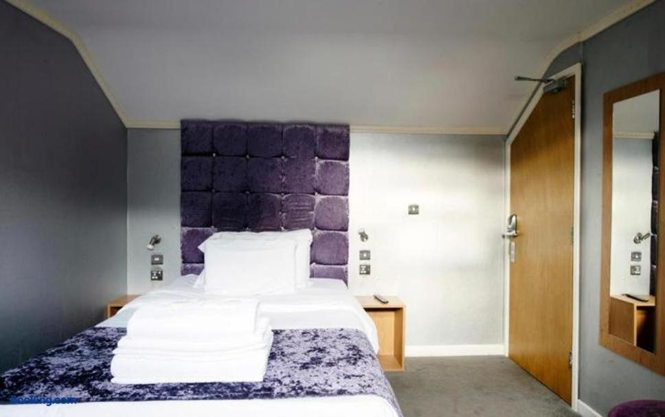 Hotel 24-7 Express Newport  Extérieur photo