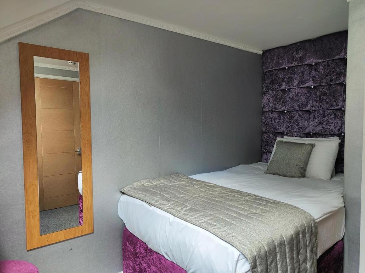 Hotel 24-7 Express Newport  Extérieur photo